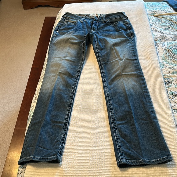 Women's R.E.A.L. Ariat denim jeans. Mid-rise straight, size 32R. Washed,not worn - Picture 15 of 15